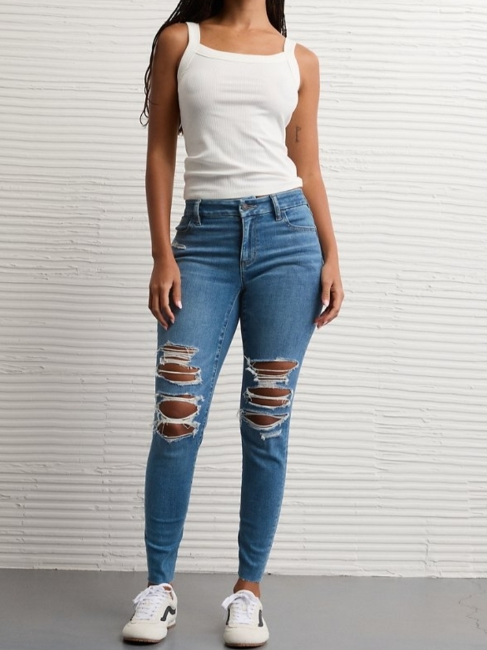 American Eagle Outfitters Distressed Curvy Super Hi-Rise Jegging NWT